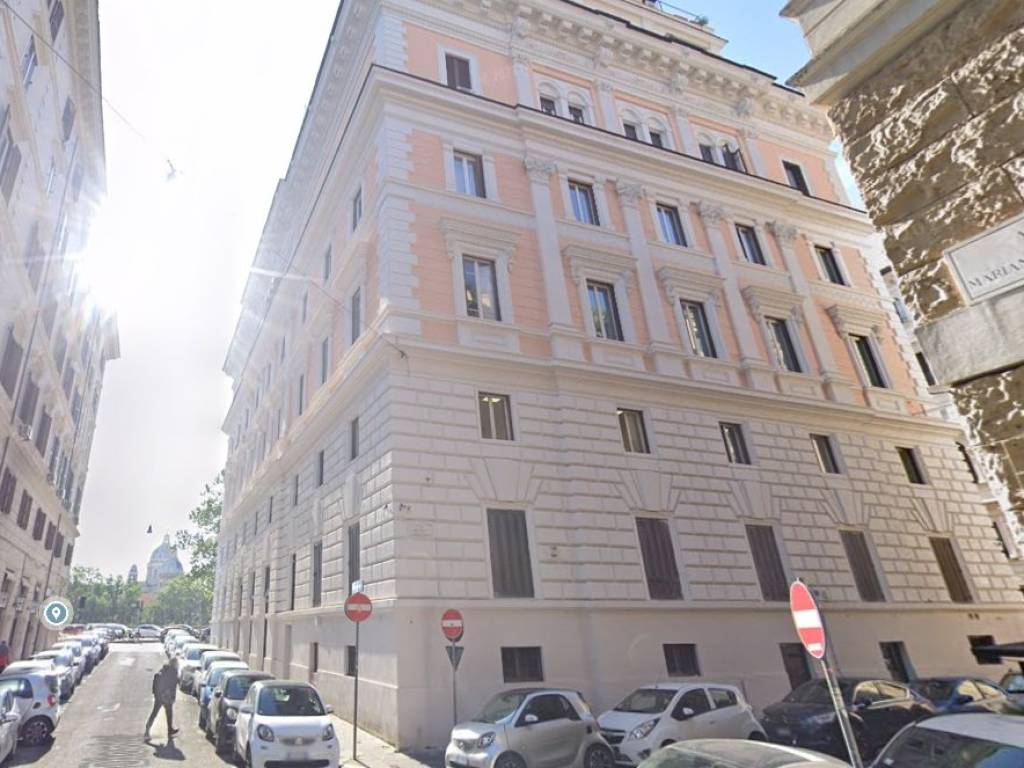 locale commerciale in vendita a Roma in zona Rione Prati