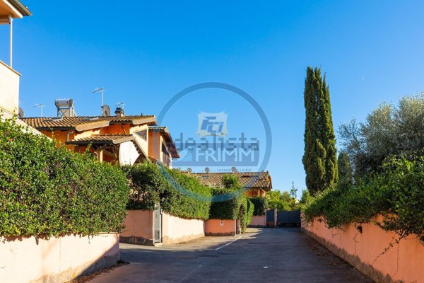casa indipendente in vendita a Roma