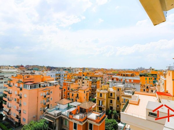 appartamento in vendita a Roma in zona Tuscolano