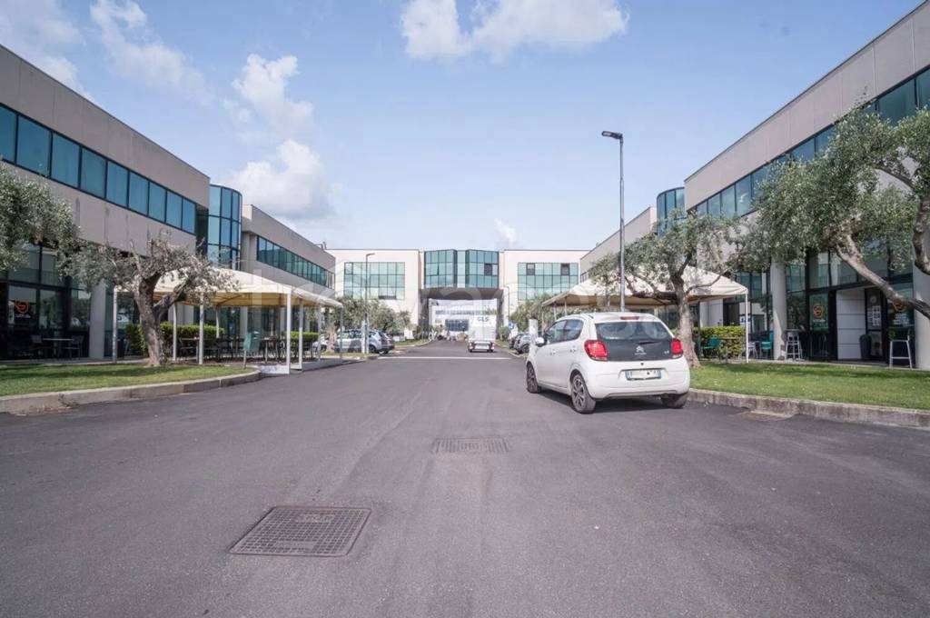 ufficio in vendita a Roma in zona Settecamini