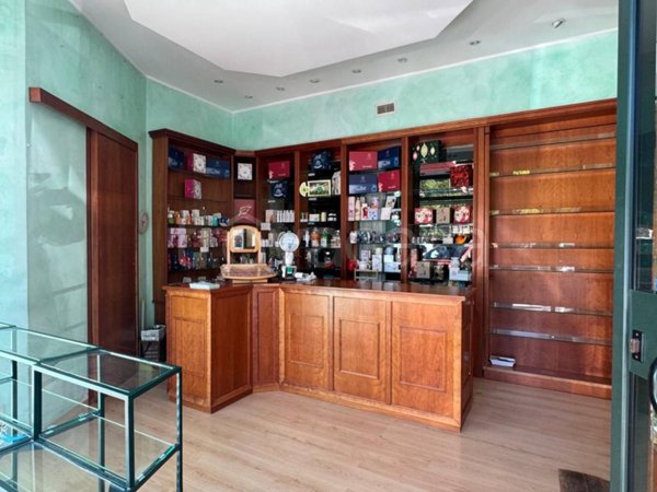 negozio in vendita a Roma in zona Salario