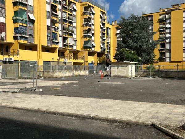 appartamento in vendita a Roma in zona Torre Angela