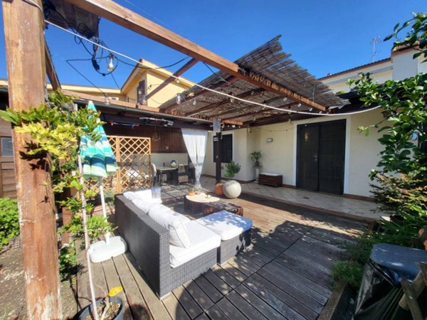 casa indipendente in vendita a Roma in zona Infernetto