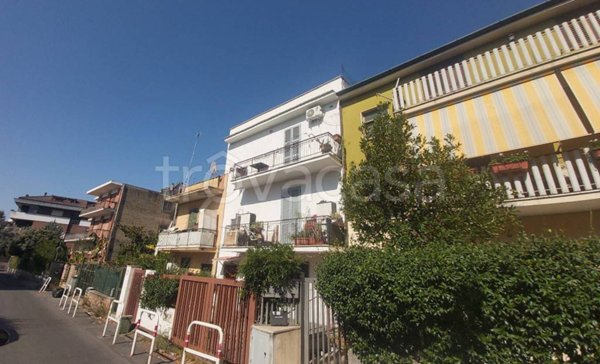 appartamento in vendita a Roma in zona Torre Angela