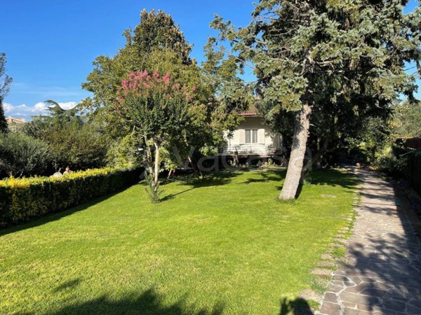 casa indipendente in vendita a Roma in zona Valle Santa