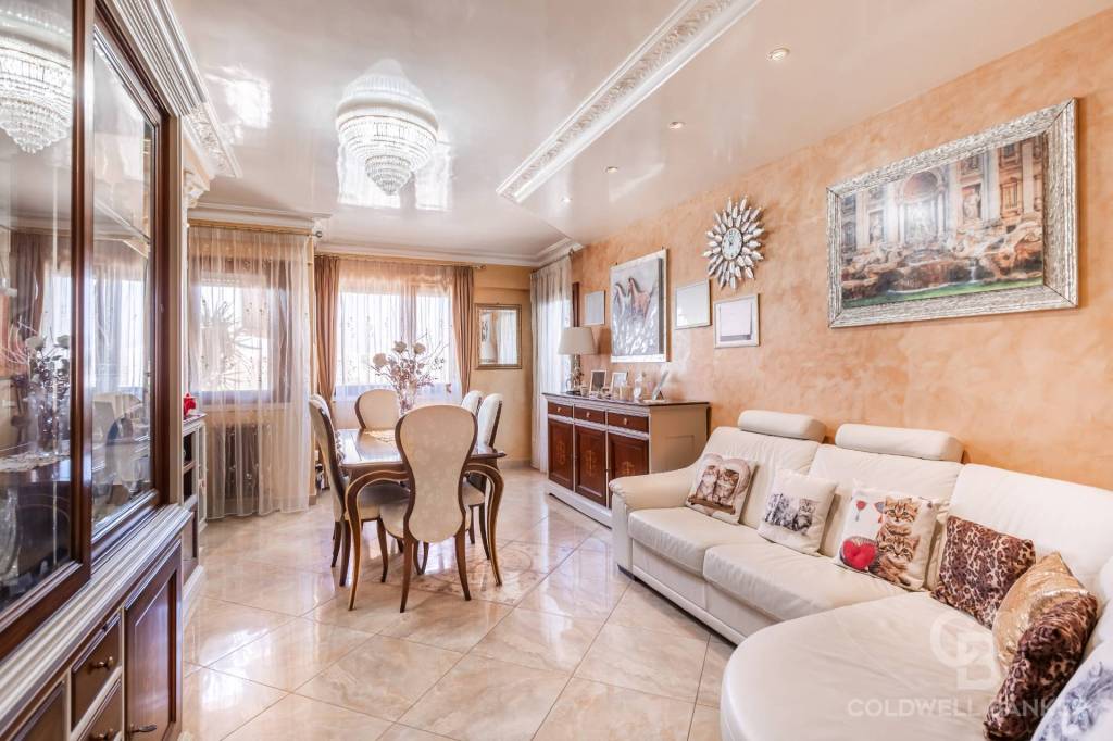 appartamento in vendita a Roma in zona Ardeatino