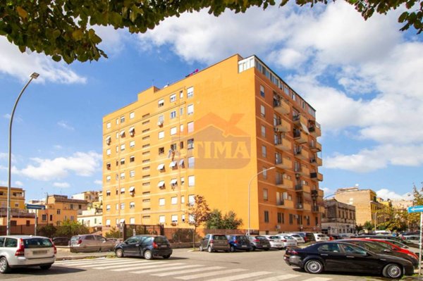 appartamento in vendita a Roma in zona Tuscolano