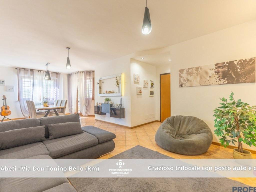appartamento in vendita a Roma in zona Torre Angela