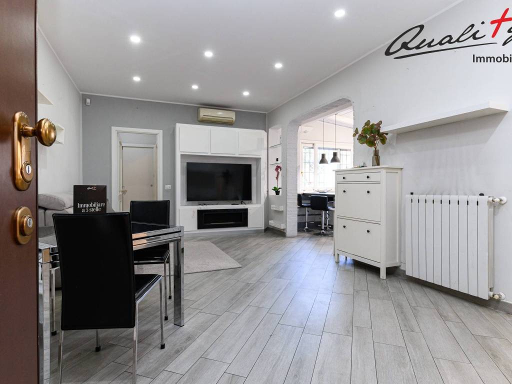 appartamento in vendita a Roma in zona Torre Angela