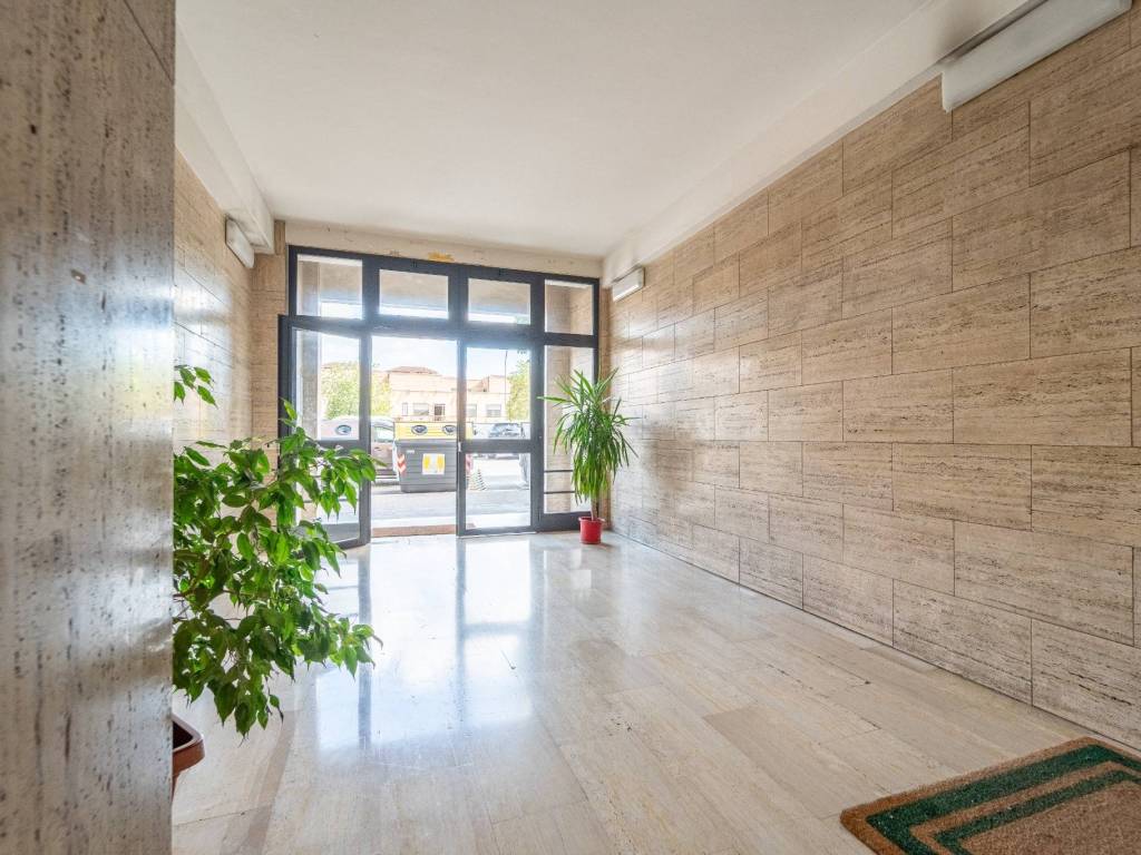 appartamento in vendita a Roma in zona Cinecittà