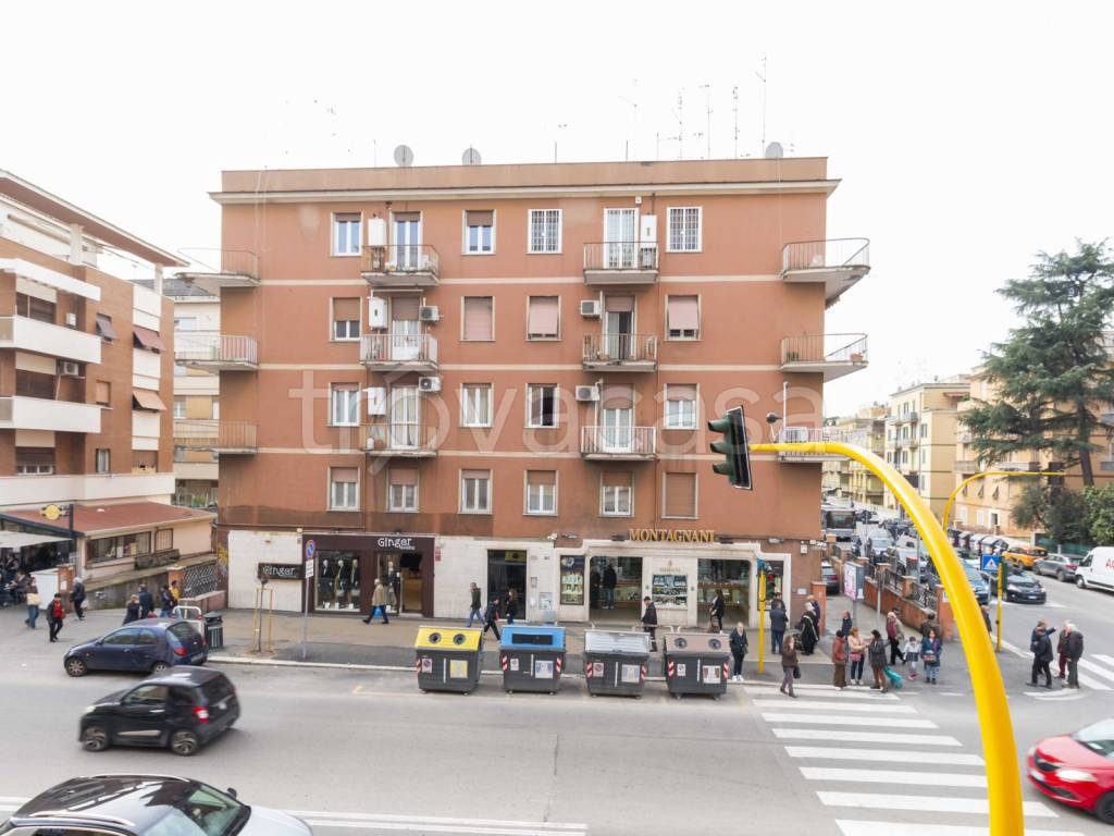 appartamento in vendita a Roma in zona Primavalle