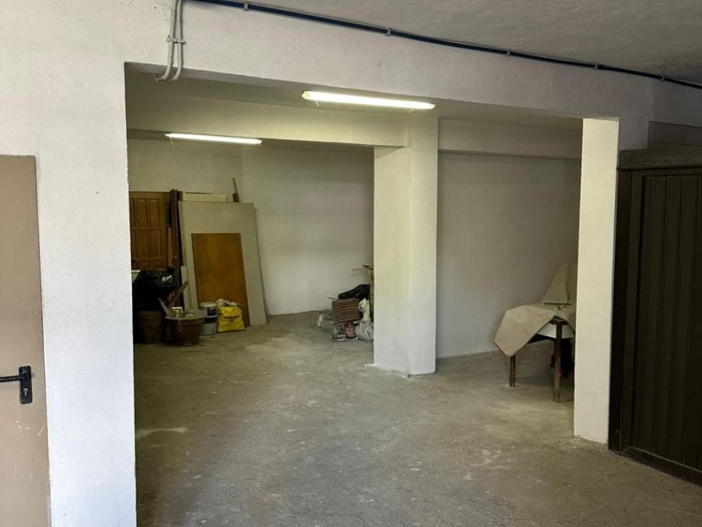 locale di sgombero in vendita a Roma in zona Tor Bella Monaca