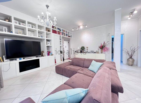 appartamento in vendita a Roma in zona Tomba di Nerone