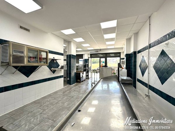 negozio in vendita a Roma in zona Vitinia