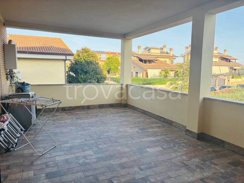 appartamento in vendita a Roma in zona Valle Santa