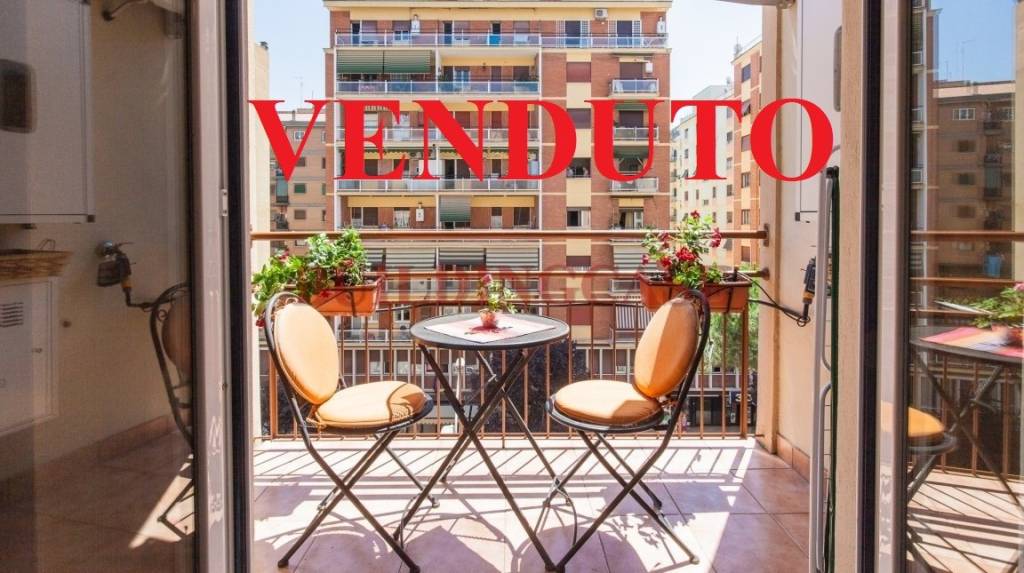 appartamento in vendita a Roma in zona Ostiense