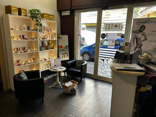 negozio in vendita a Roma in zona Monte Sacro/Talenti