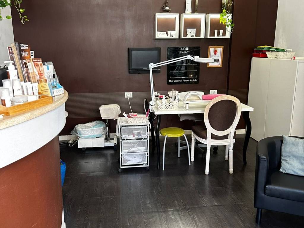 negozio in vendita a Roma in zona Monte Sacro/Talenti