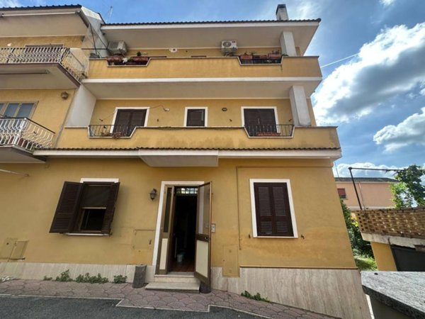 appartamento in vendita a Roma in zona Massimina/Casal Lumbroso