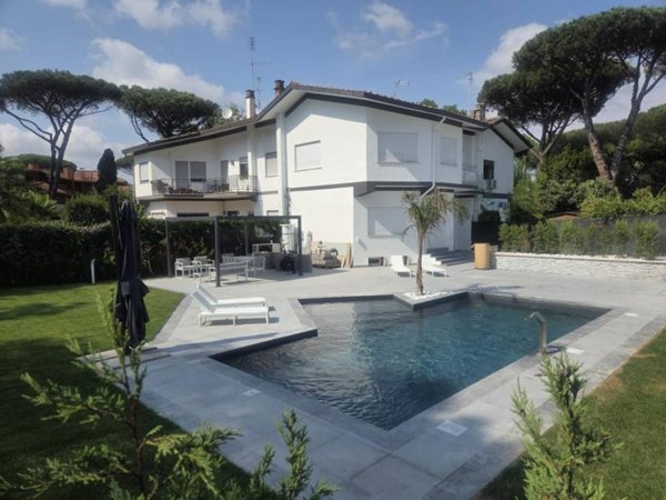 casa indipendente in vendita a Roma in zona Infernetto