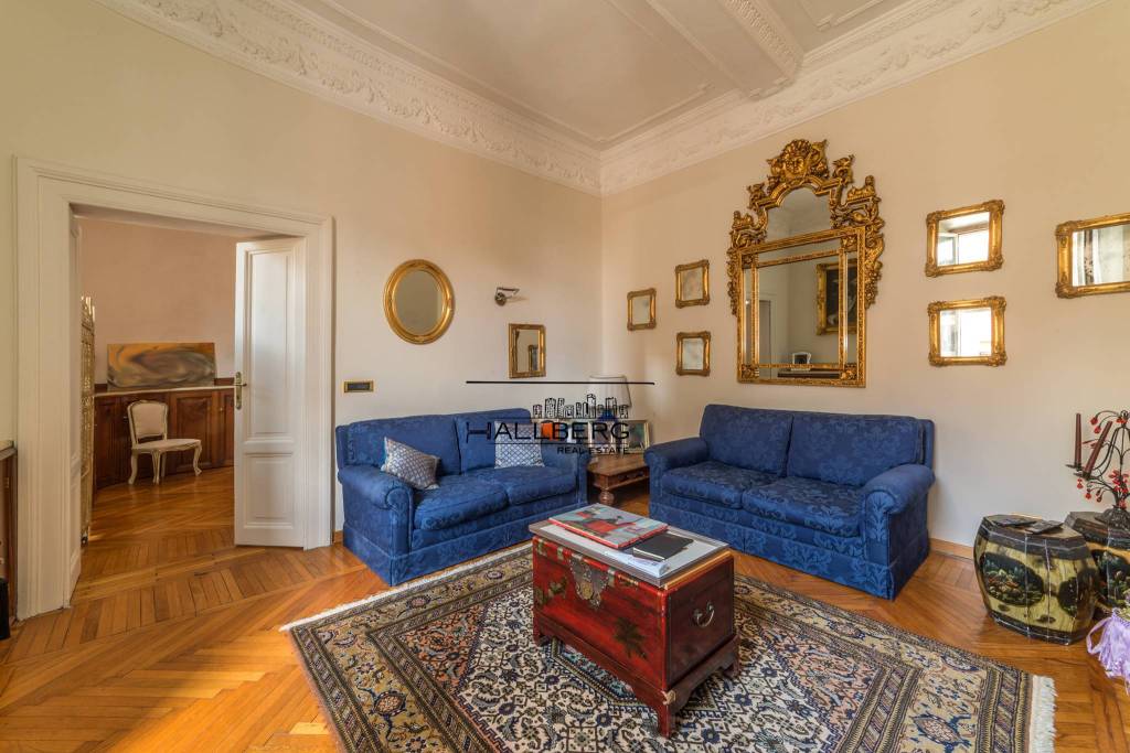 appartamento in vendita a Roma in zona Trevi-Colonna