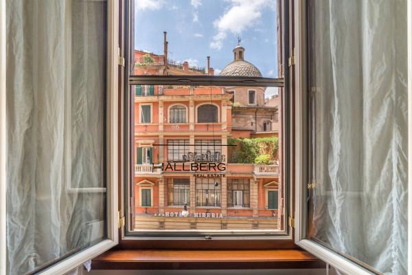 appartamento in vendita a Roma in zona Trevi-Colonna