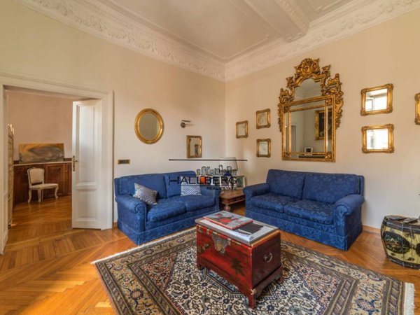 appartamento in vendita a Roma in zona Trevi-Colonna