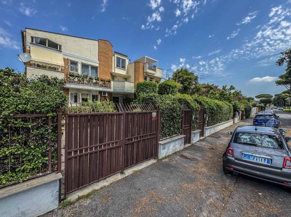 casa indipendente in vendita a Roma in zona Casal Palocco