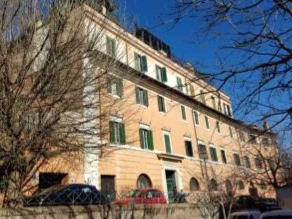 negozio in vendita a Roma in zona Trastevere