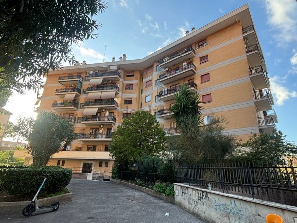 appartamento in vendita a Roma in zona Torre Spaccata