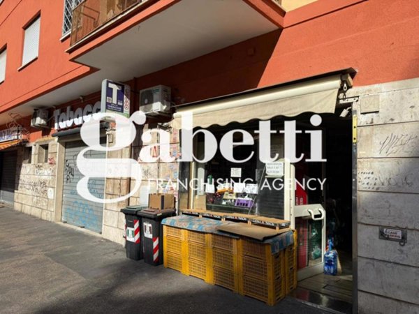 negozio in vendita a Roma in zona Prenestino-Centocelle