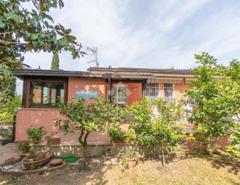 casa indipendente in vendita a Roma