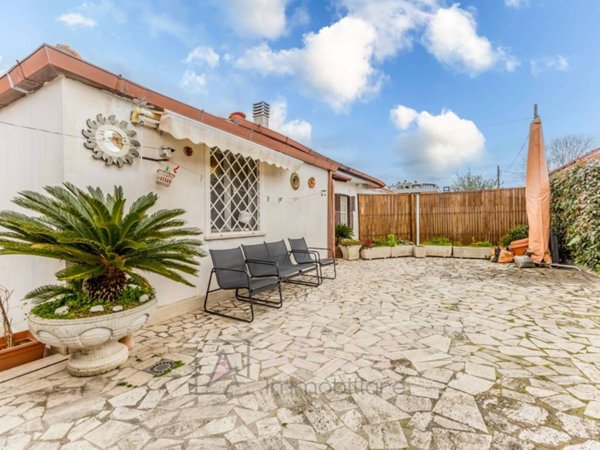 casa indipendente in vendita a Roma in zona Acilia