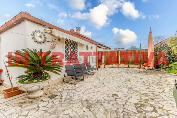 casa indipendente in vendita a Roma in zona Acilia