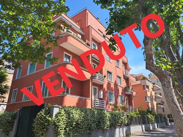 appartamento in vendita a Roma in zona Ostia