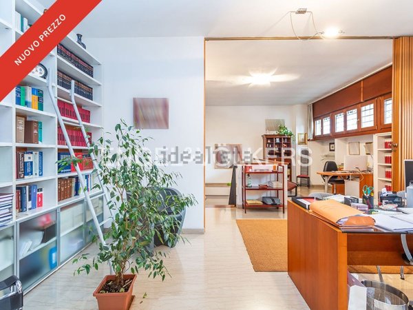 ufficio in vendita a Roma in zona Ardeatino