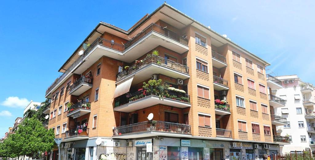 appartamento in vendita a Roma in zona Appio Claudio