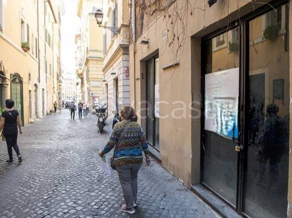 negozio in vendita a Roma in zona Pigna - Sant'Angelo