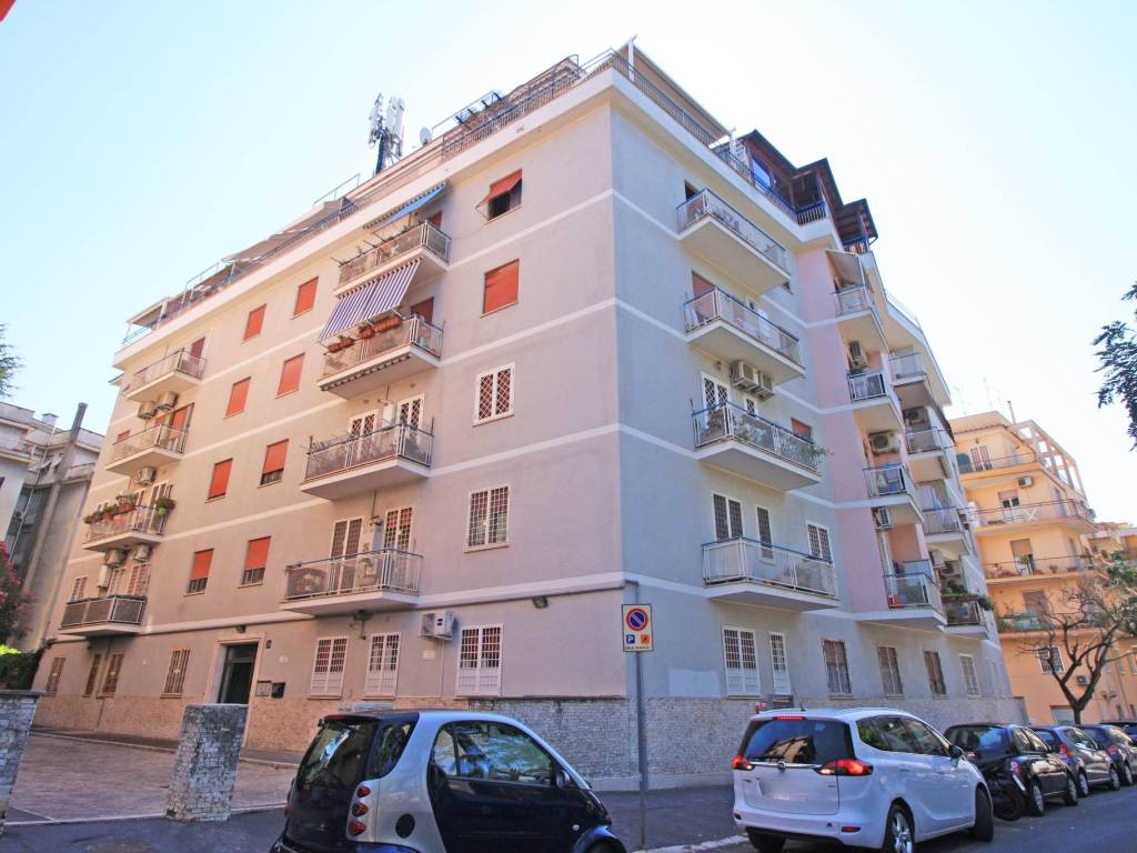 appartamento in vendita a Roma in zona Ardeatino