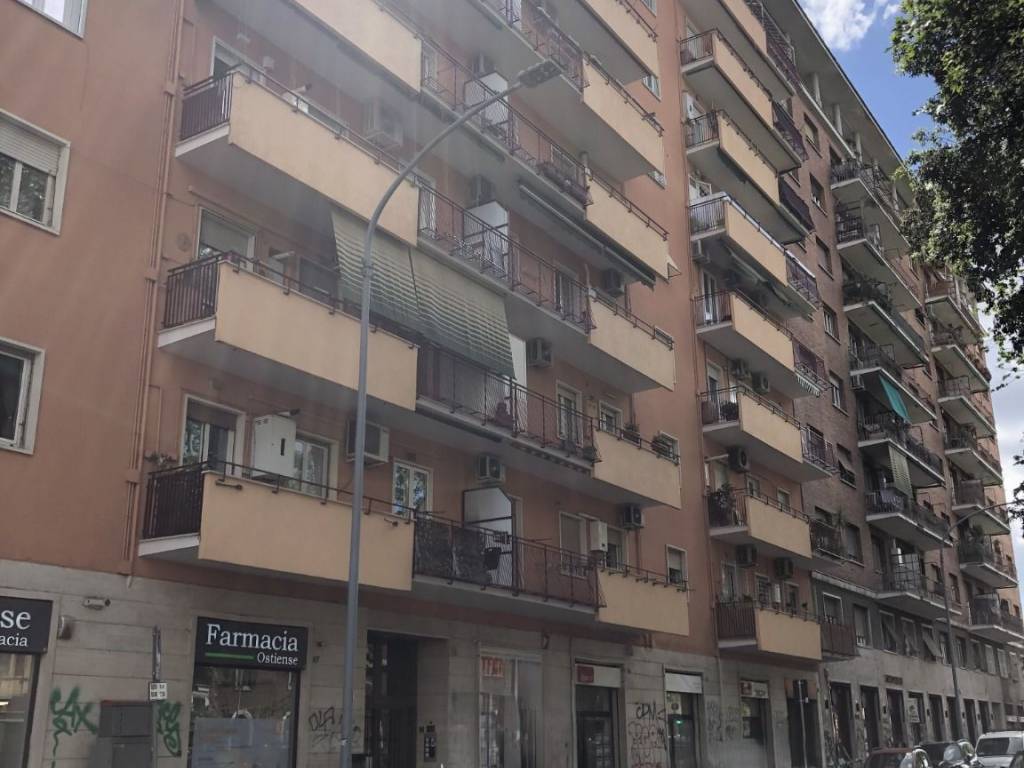 appartamento in vendita a Roma in zona Ostiense