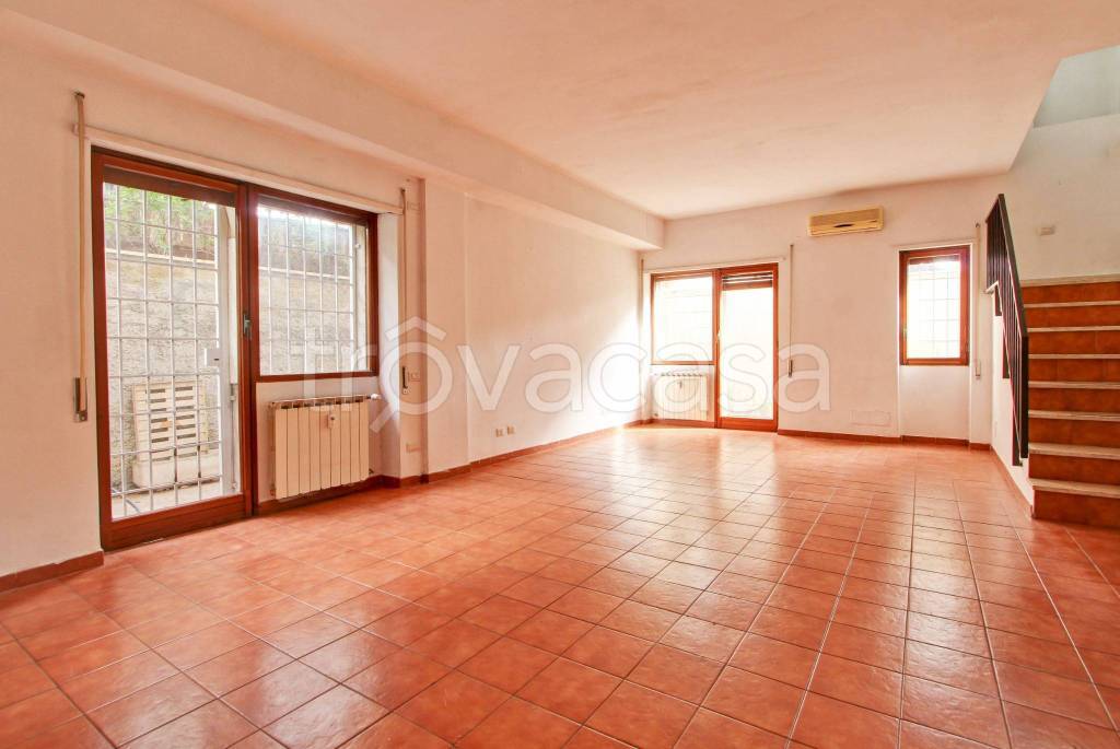 appartamento in vendita a Roma in zona Mostacciano