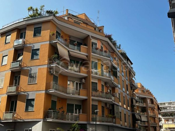 appartamento in vendita a Roma in zona Ardeatino