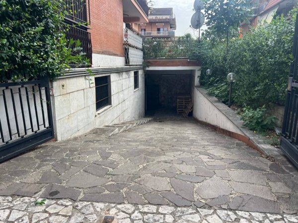 negozio in vendita a Roma in zona Romanina