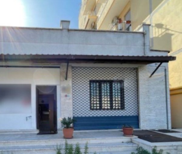 negozio in vendita a Roma in zona Collatino