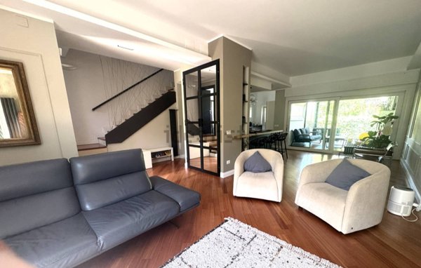 casa indipendente in vendita a Roma in zona Casal Palocco