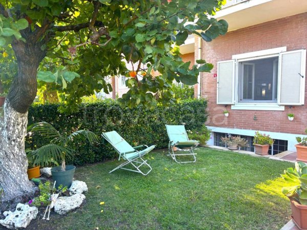 casa indipendente in vendita a Roma in zona Acilia