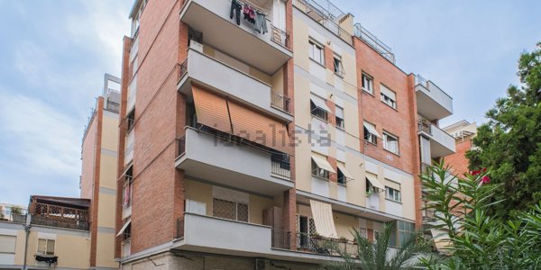 appartamento in vendita a Roma in zona Ostia