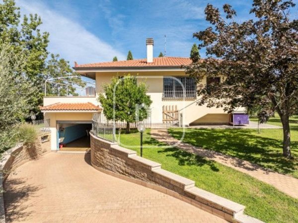 casa indipendente in vendita a Roma in zona Finocchio