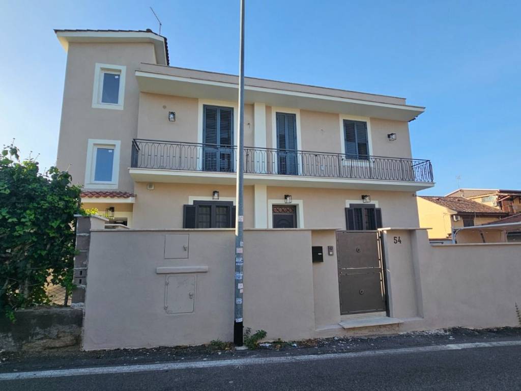 appartamento in vendita a Roma in zona Finocchio