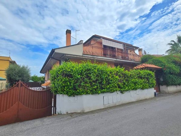 casa indipendente in vendita a Roma in zona Borghesiana